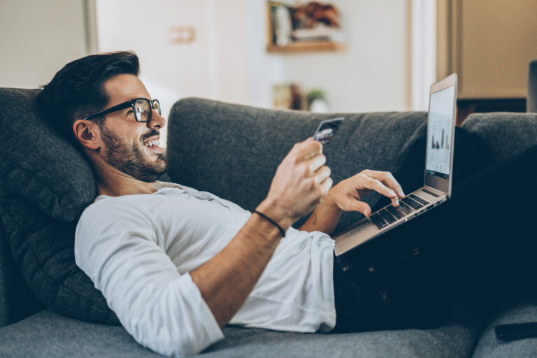 Zakup akumulatora przez Internet – krok po kroku z Inter Cars