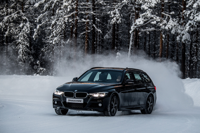 Test opon zimowych Auto Bild 2019. Kto zwyciężył w rozmiarze 225/45 R17?