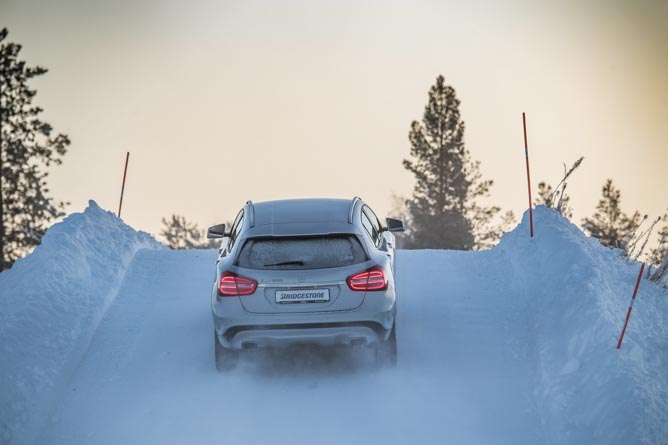 Bridgestone Blizzak LM005: czy warto kupić japońską zimówkę?
