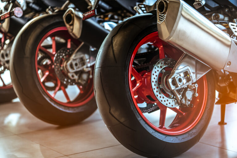 Czym kierować się przy zakupie opon motocyklowych?