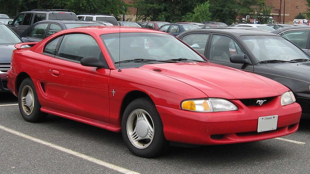 Jakie auto z silnikiem V8 wybrać? - Ford Mustang IV generacji