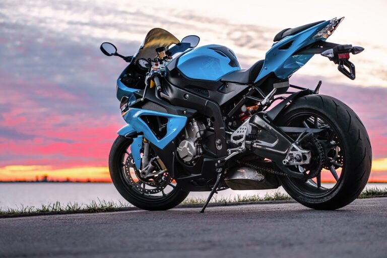 Jaki motocykl sportowy wybrać? Sprawdź, na co zwrócić uwagę!