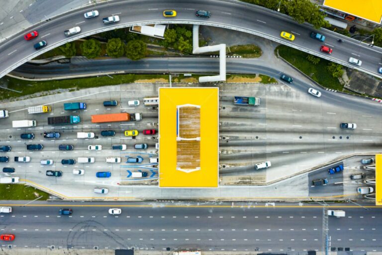 Jak działa e-TOLL – wszystko, co musisz wiedzieć o tym systemie!