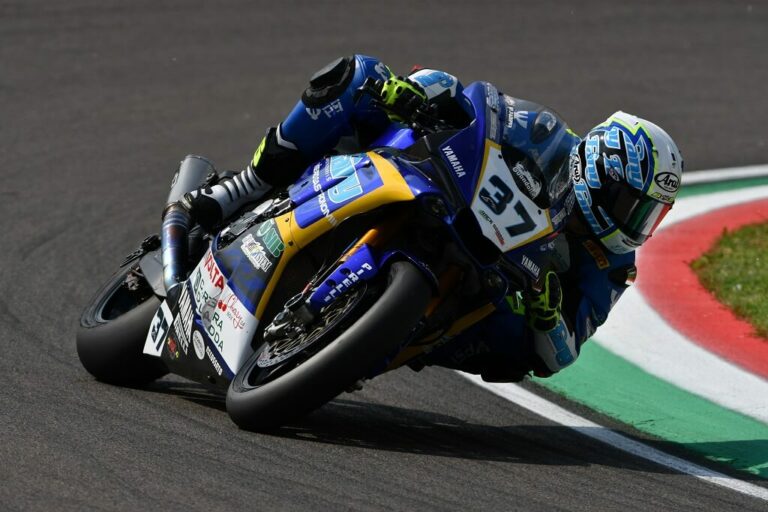 R1 Blog Yamaha R1 – ponadczasowy motocykl dla zaawansowanych!
