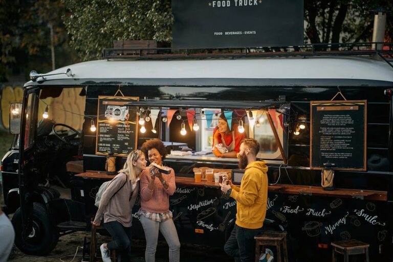 Food truck, czyli mobilny biznes – jak zmienić przeznaczenie samochodu?