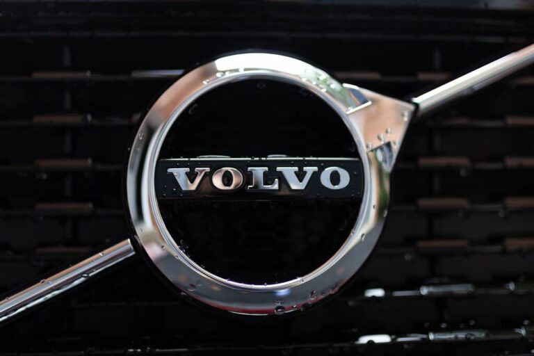 Volvo wycofuje się z ręcznej skrzyni biegów i silników Diesla 