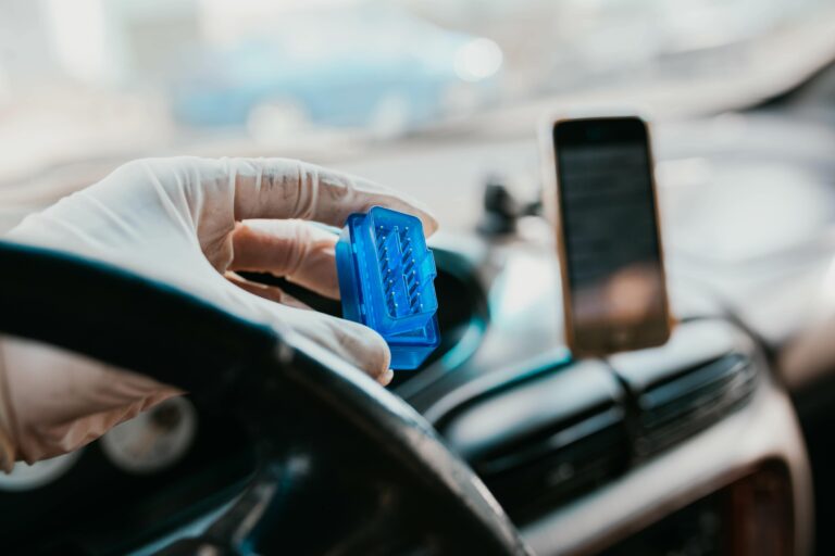 Interfejs OBD – co to jest i czy warto w niego zainwestować?