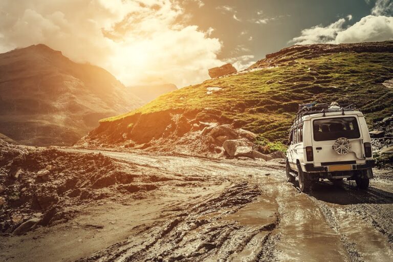 Niezbędne akcesoria off-road – co musisz ze sobą zabrać?